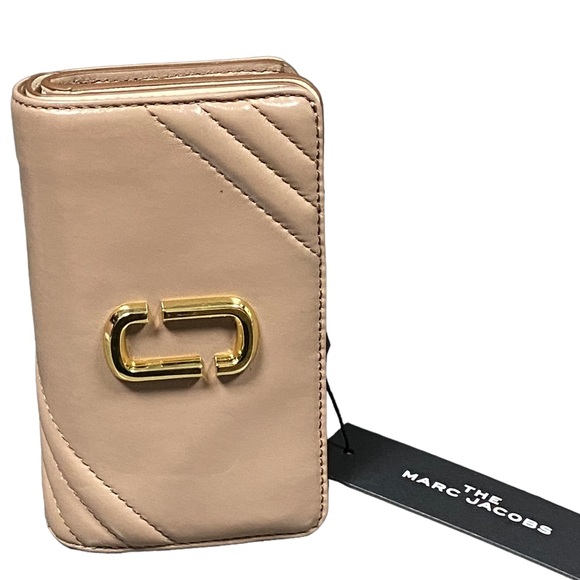 MARC JACOBS - “The Glam Shot” Zip/ Snap Close Leather Wallet In Dusty Beige NWOT - Picture 2 of 16